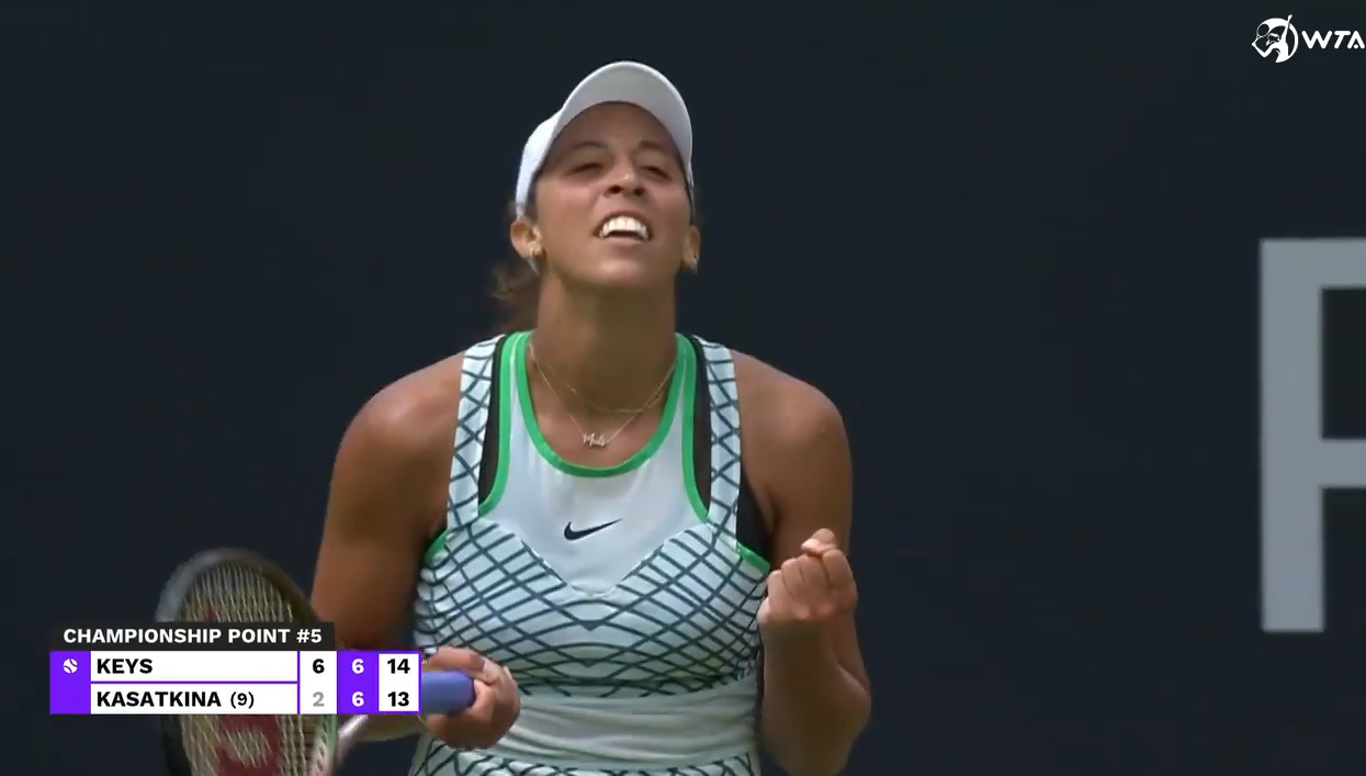 举足轻重的 举足轻重的